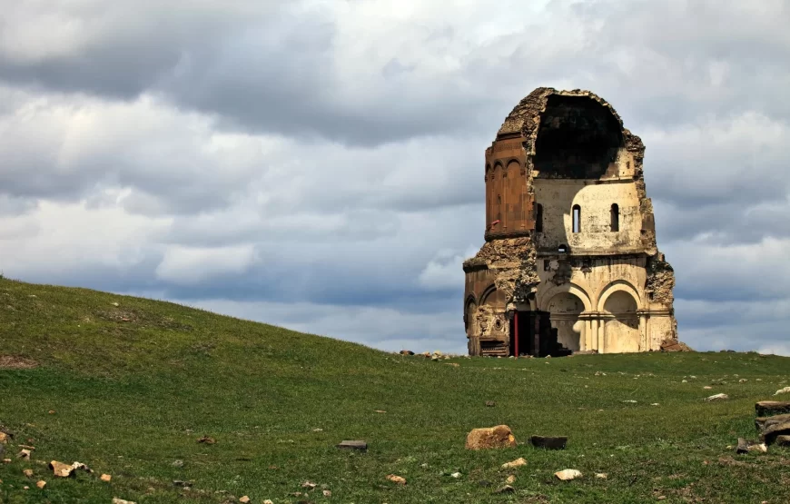 Uçaklı Doğu Anadolu ( Van, Muradiye Şelalesi, Doğubayazıt, İshak Paşa Sarayı, Tendürek Dağı, Kars, Ani Harabeleri, Çıldır, Sarıkamış, Erzurum )