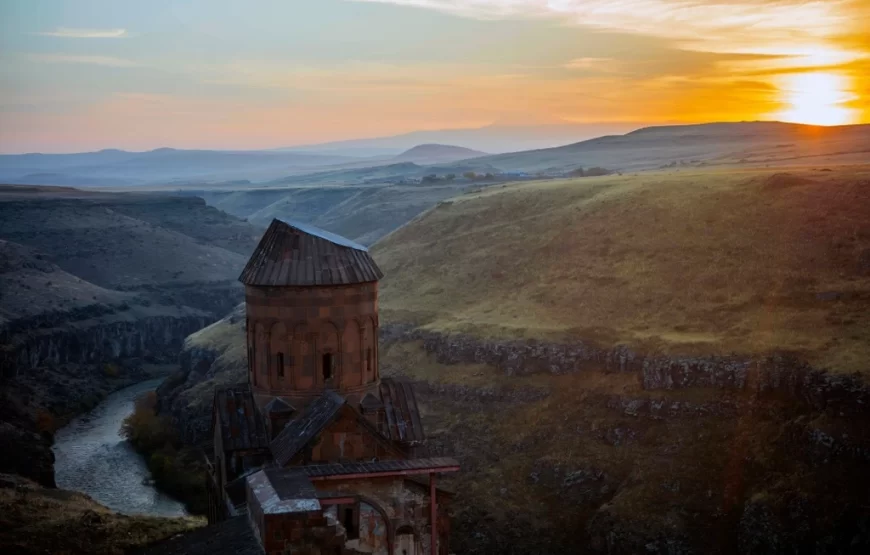 Uçaklı Doğu Anadolu ( Van, Muradiye Şelalesi, Doğubayazıt, İshak Paşa Sarayı, Tendürek Dağı, Kars, Ani Harabeleri, Çıldır, Sarıkamış, Erzurum )